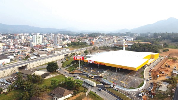 Fort Atacadista doa dinheiro dos fogos à causa animal
