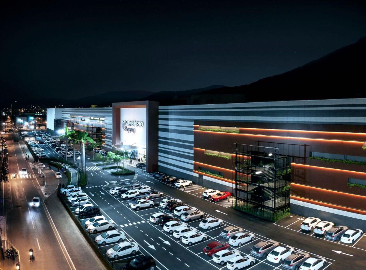 Balneário Shopping tem 350 vagas fixas e temporárias