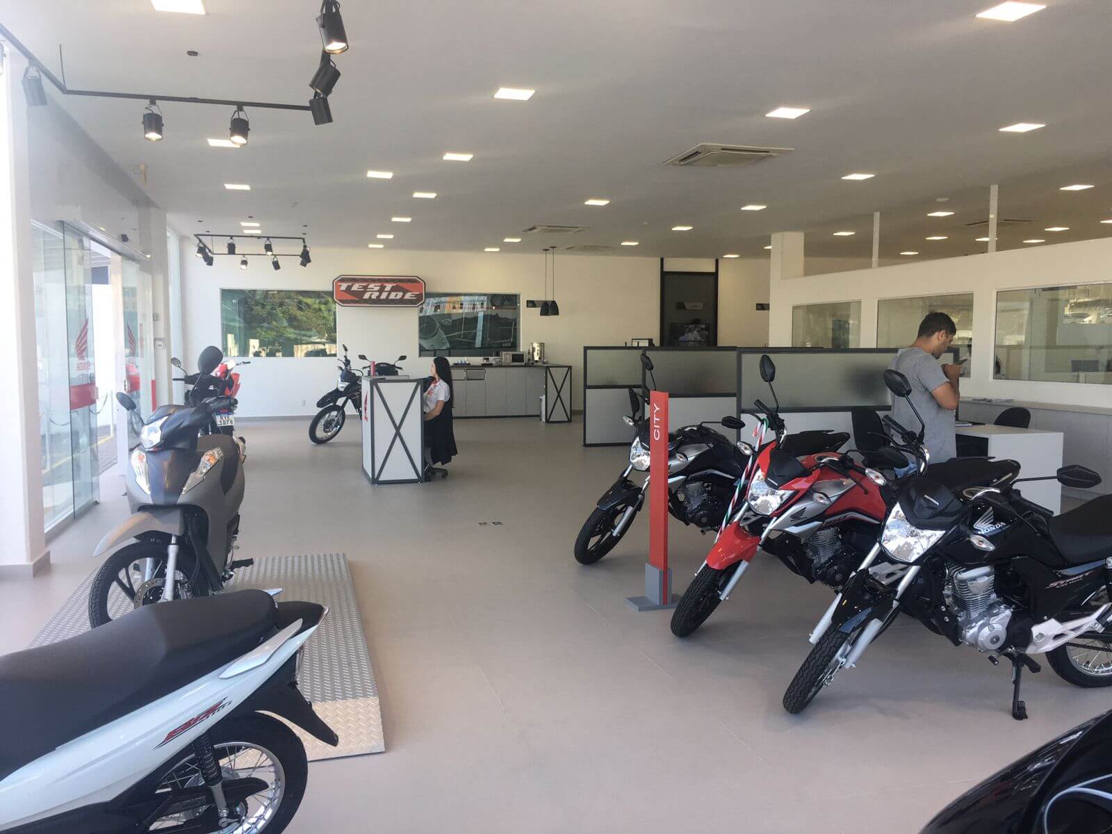 Bora comemorar: Promenac Motos faz 35 anos com café especial e promoções aos clientes 