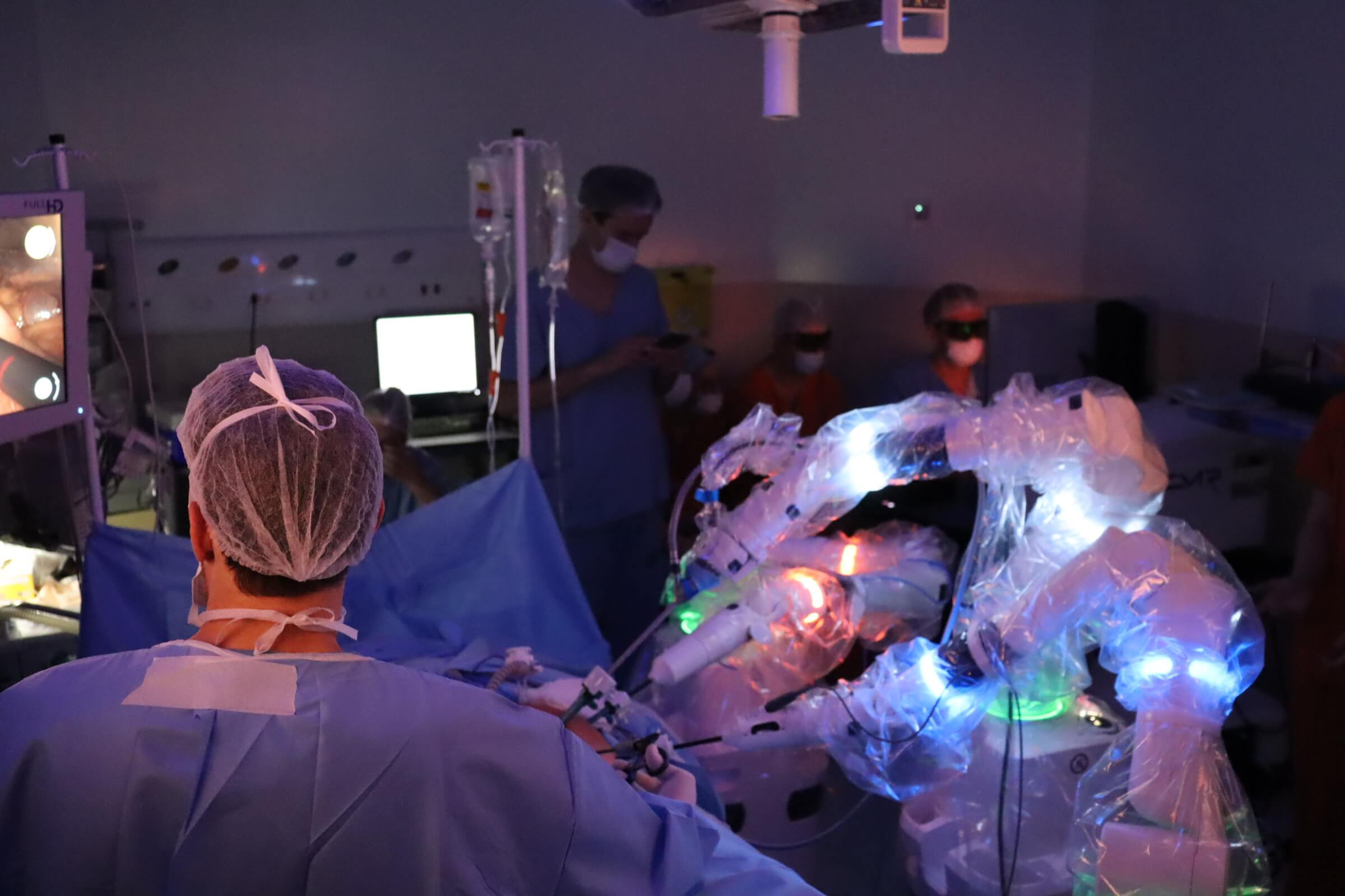 Unimed Litoral realiza as primeiras cirurgias com o robô Versius