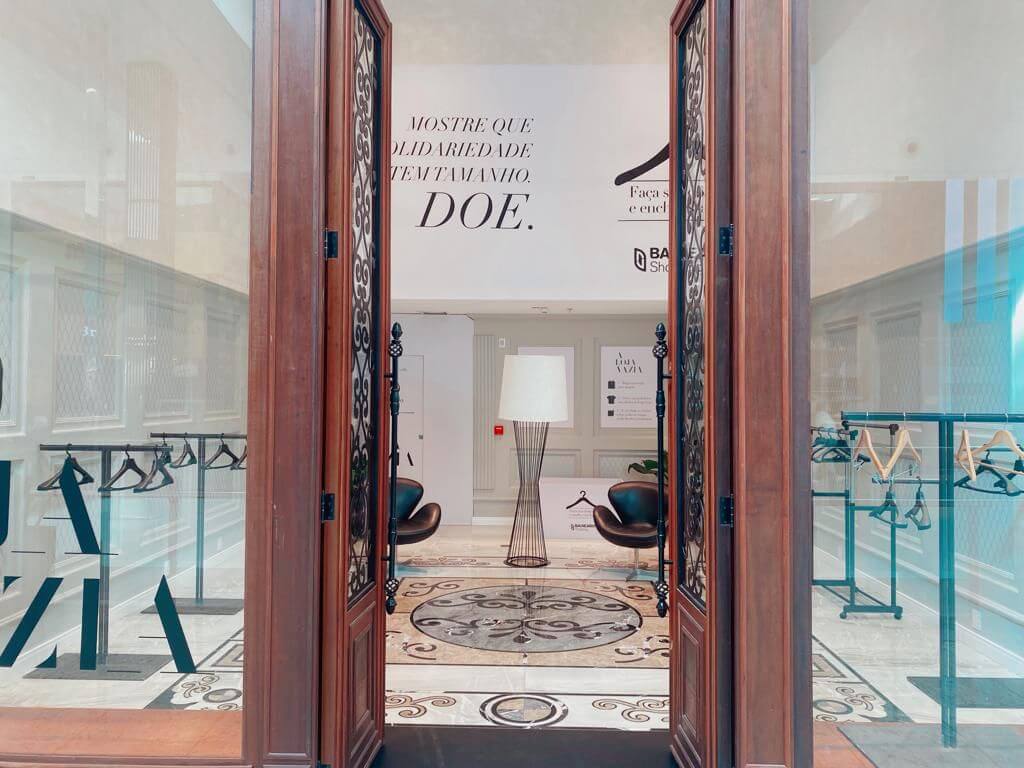 Balneário Shopping arrecada roupas para doação em projeto social