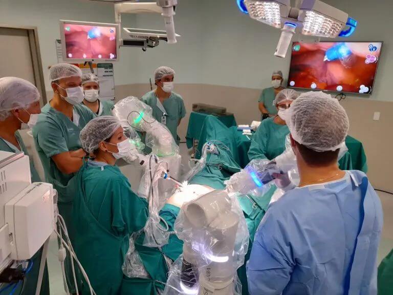 Robô cirúrgico da Unimed vira referência internacional