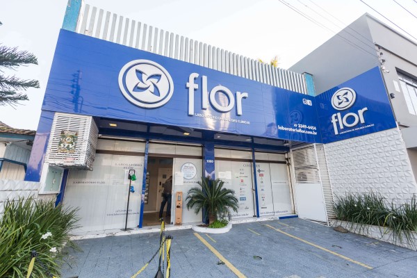 Laboratório Flor faz teste de covid para viagens