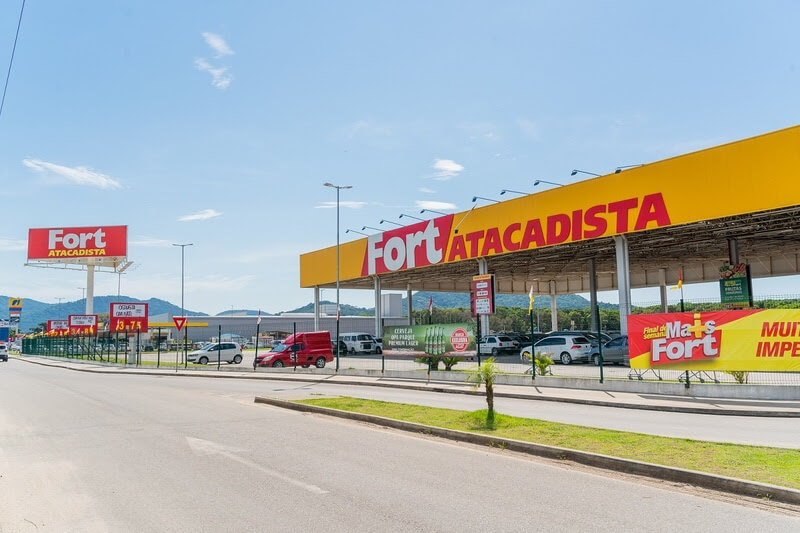 Um mês de ofertas em todas as lojas é o presente de niver do Fort Atacadista 